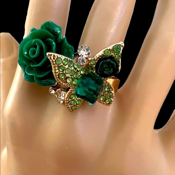GREEN RESIN ROSE WITH CRYSTAL EMBELLISHED BUTTERFLY RING- - Picture 2 of 14
